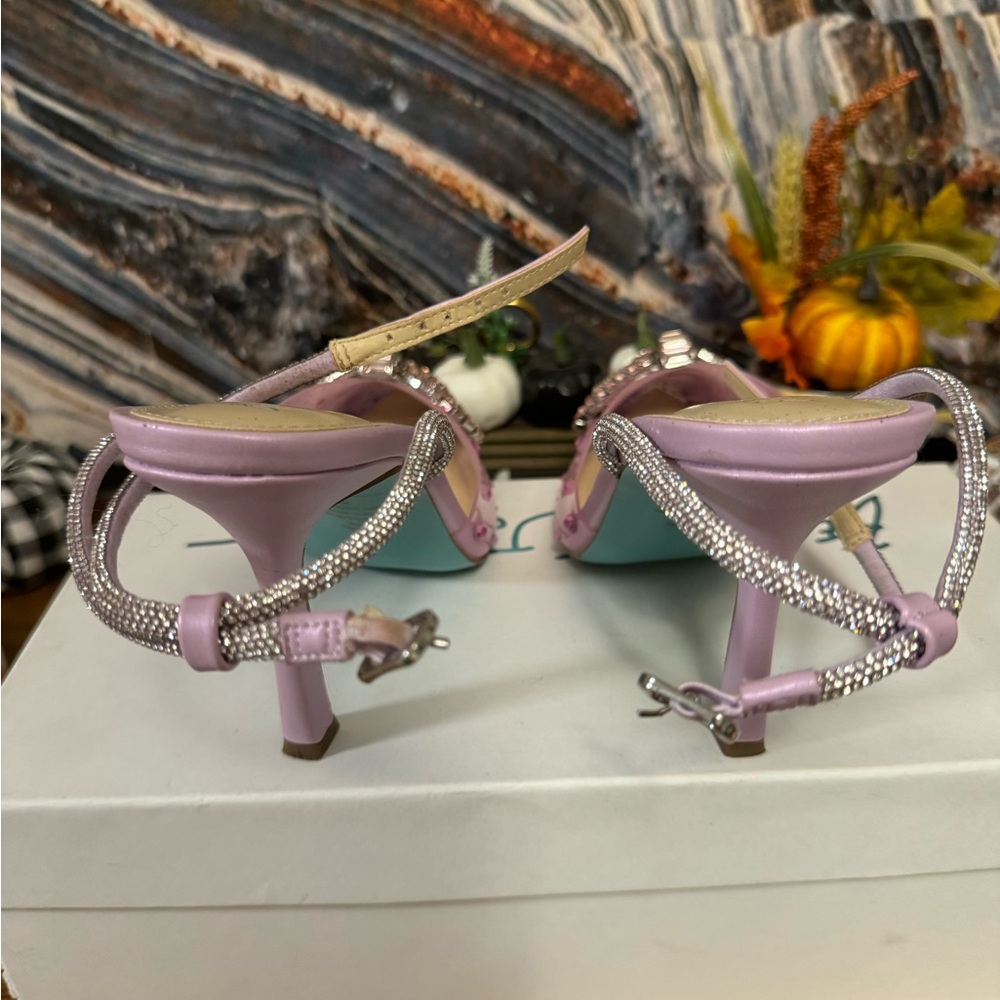 Betsey Johnson Drea Lilac heels - Picture 6 of 7